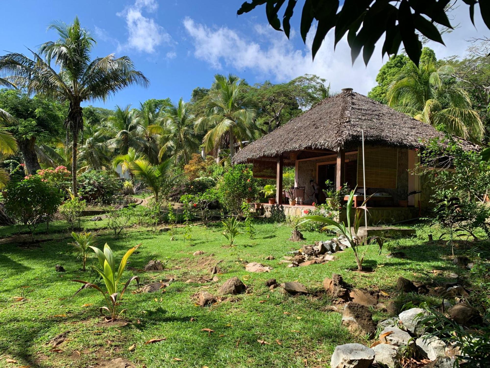 Bed and Breakfast Les Jardins D'Ankify Andimaka Esterno foto