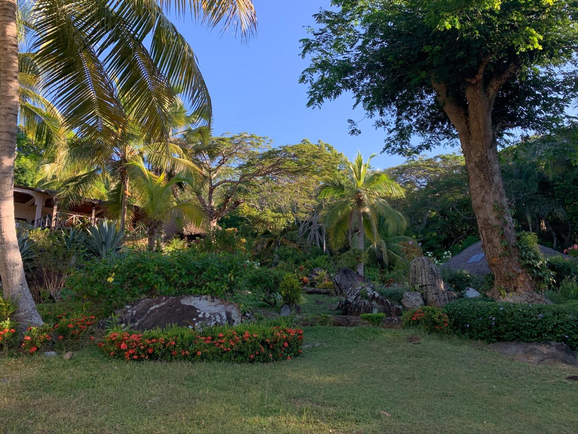 Bed and Breakfast Les Jardins D'Ankify Andimaka Esterno foto