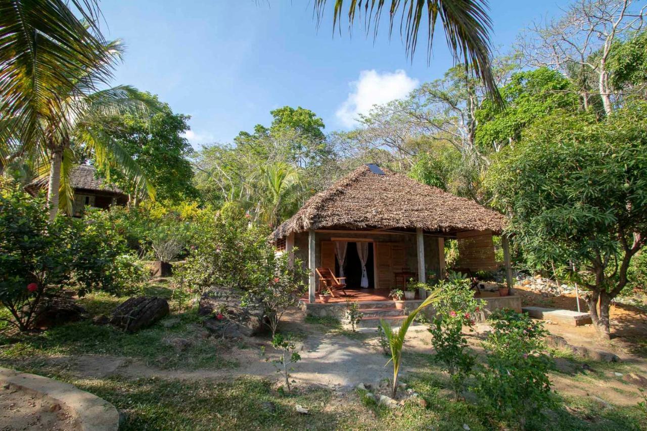 Bed and Breakfast Les Jardins D'Ankify Andimaka Esterno foto