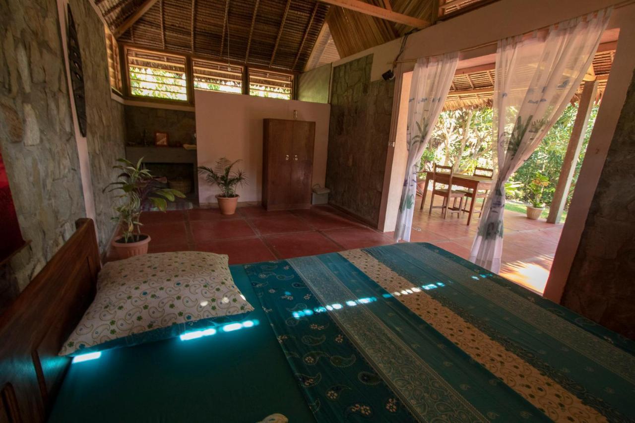 Bed and Breakfast Les Jardins D'Ankify Andimaka Esterno foto